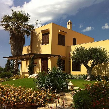 Il Giardino Delle Aloe Guest House Фавиняна Екстериор снимка