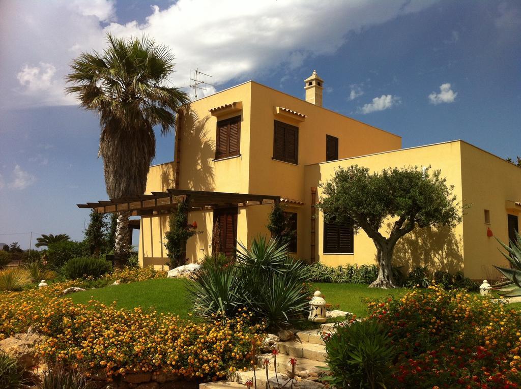 Il Giardino Delle Aloe Guest House Фавиняна Екстериор снимка
