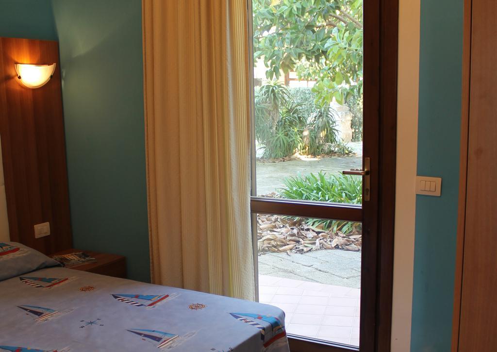 Il Giardino Delle Aloe Guest House Фавиняна Екстериор снимка