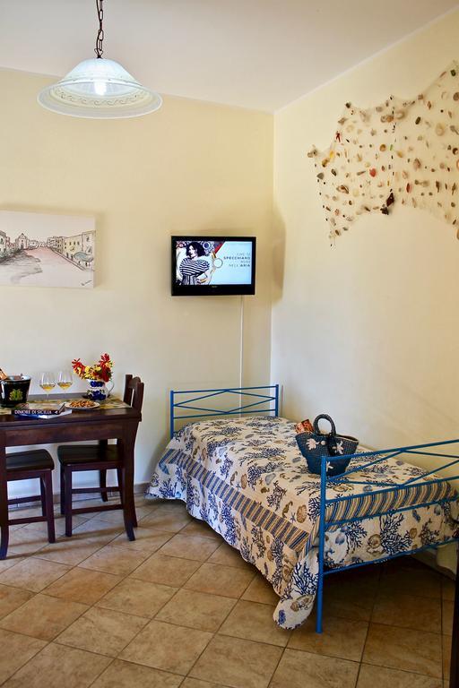 Il Giardino Delle Aloe Guest House Фавиняна Екстериор снимка