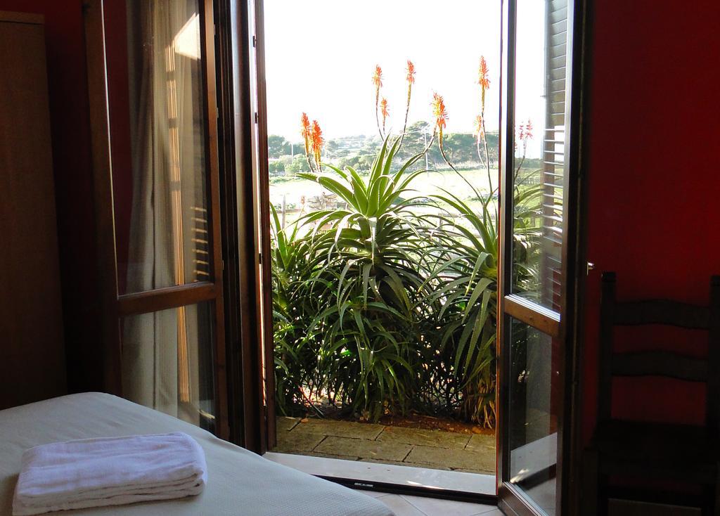 Il Giardino Delle Aloe Guest House Фавиняна Екстериор снимка