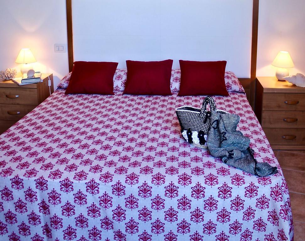 Il Giardino Delle Aloe Guest House Фавиняна Екстериор снимка