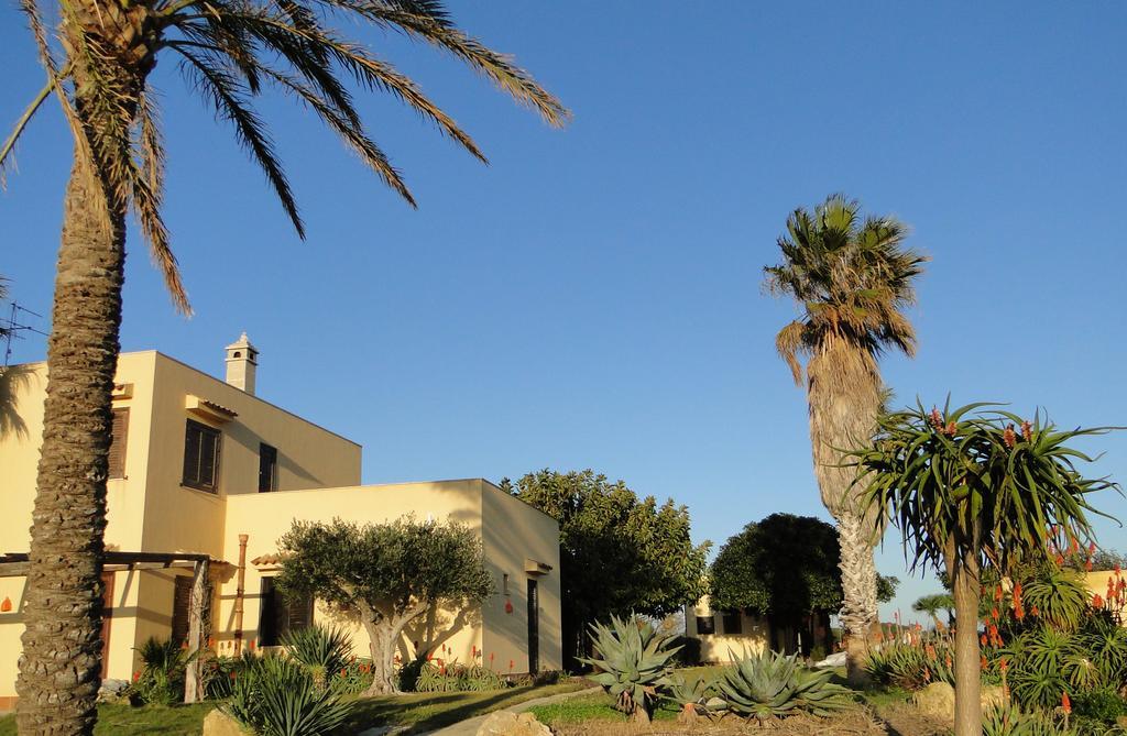Il Giardino Delle Aloe Guest House Фавиняна Екстериор снимка