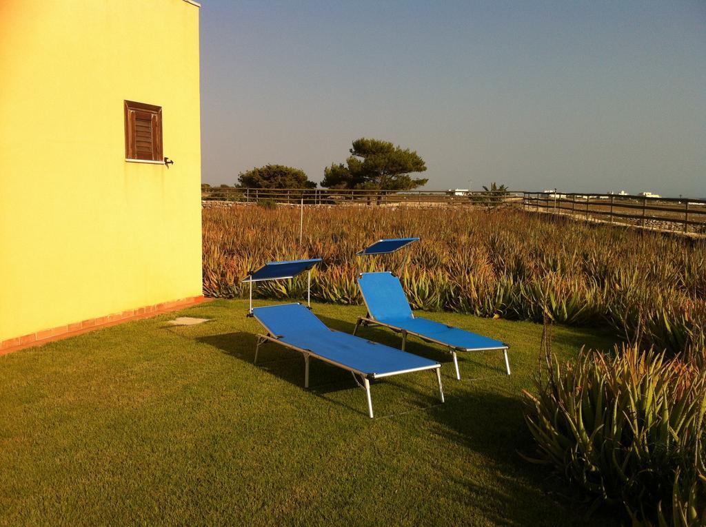 Il Giardino Delle Aloe Guest House Фавиняна Стая снимка