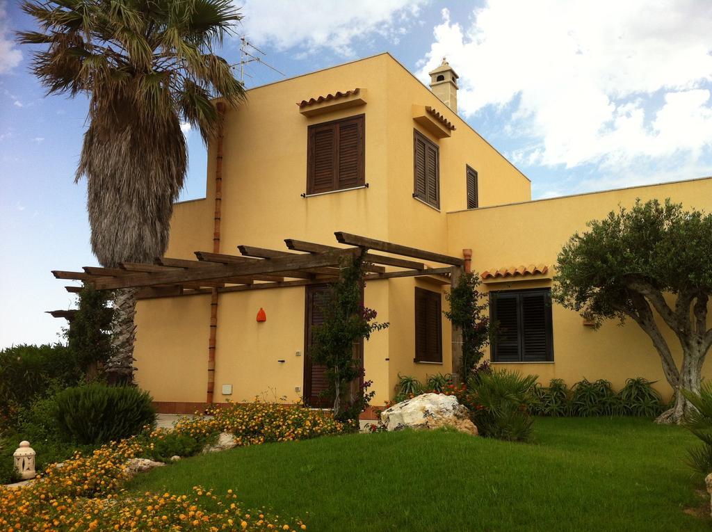 Il Giardino Delle Aloe Guest House Фавиняна Екстериор снимка