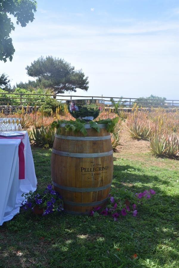 Il Giardino Delle Aloe Guest House Фавиняна Екстериор снимка
