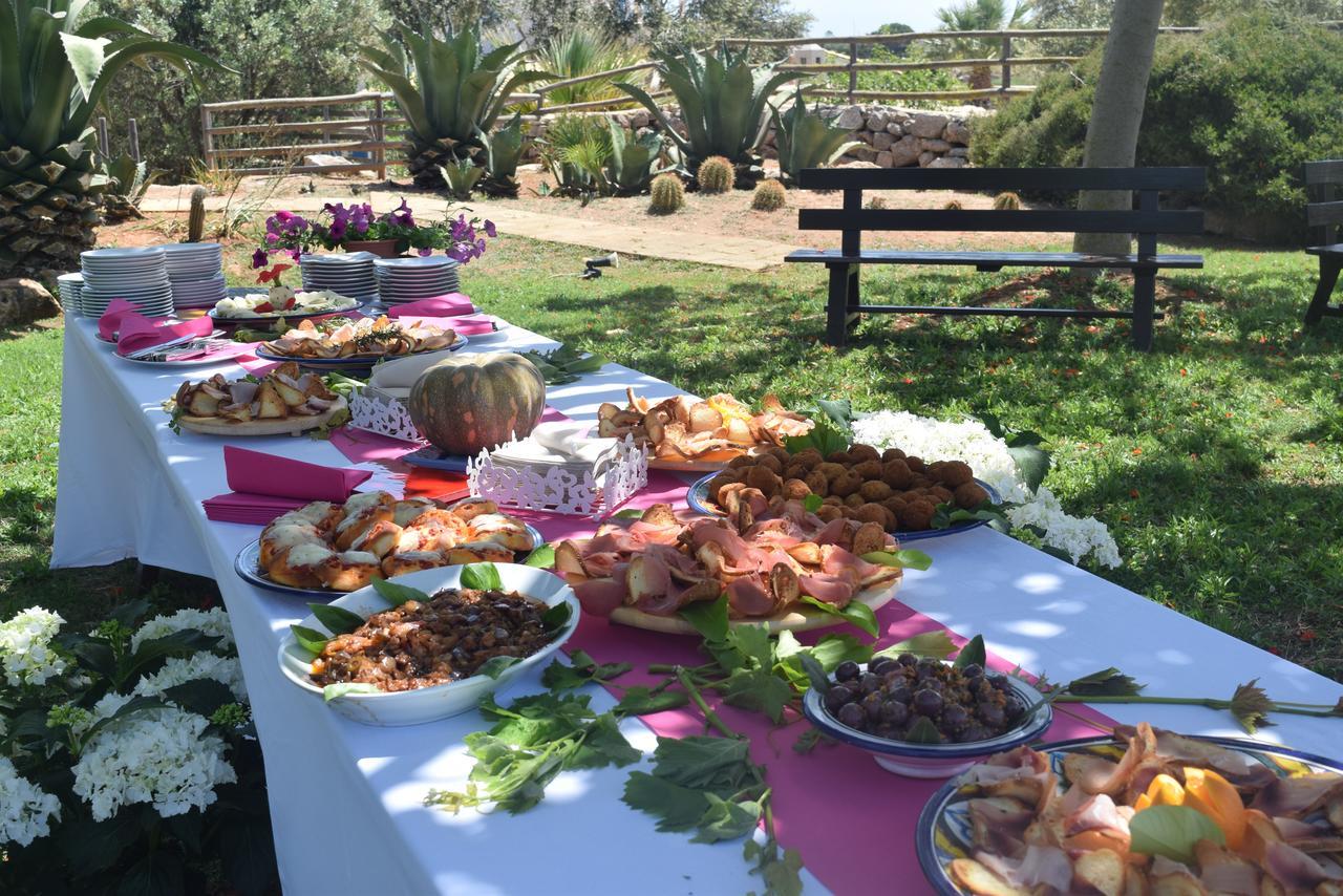Il Giardino Delle Aloe Guest House Фавиняна Екстериор снимка