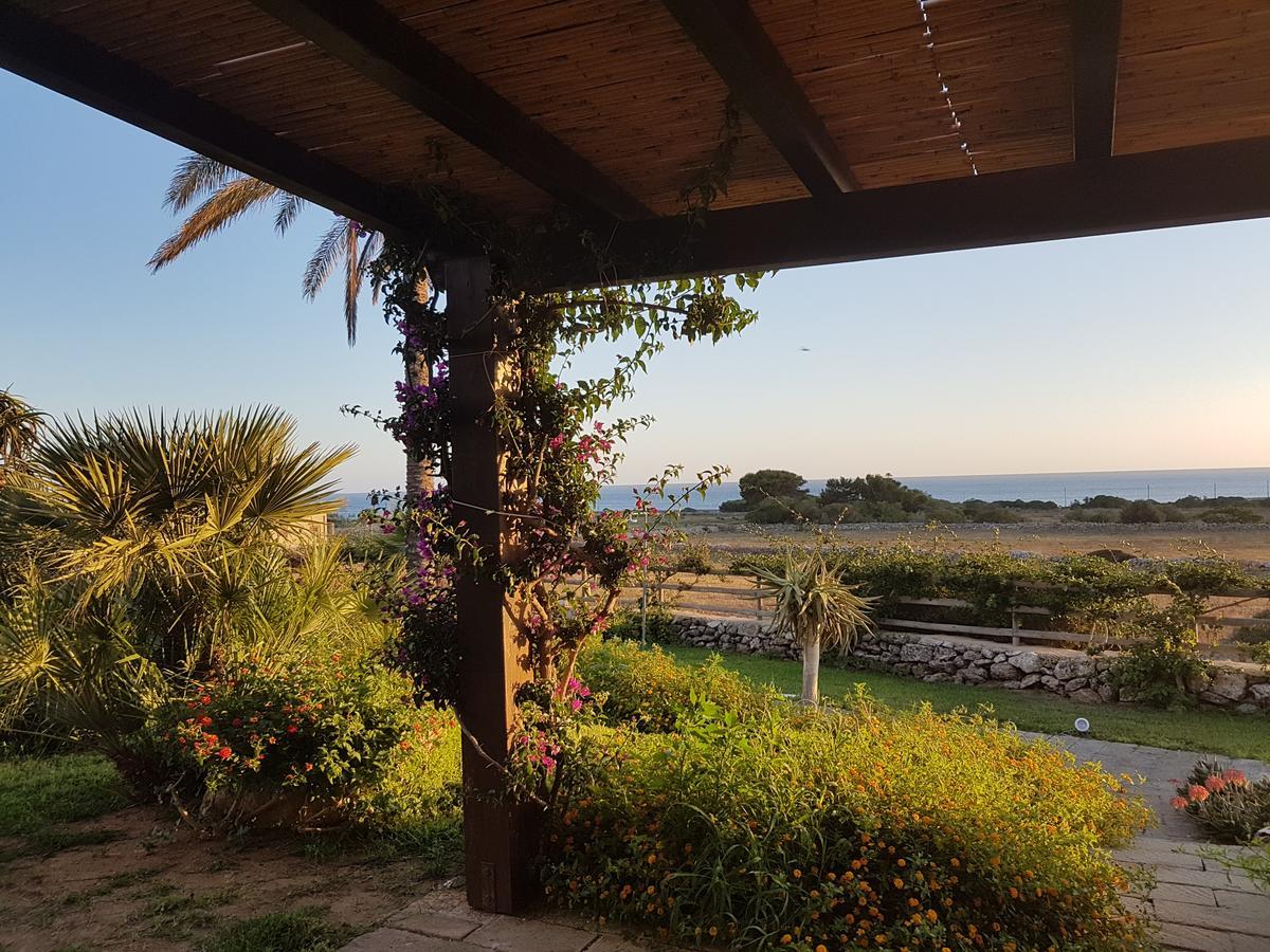 Il Giardino Delle Aloe Guest House Фавиняна Екстериор снимка