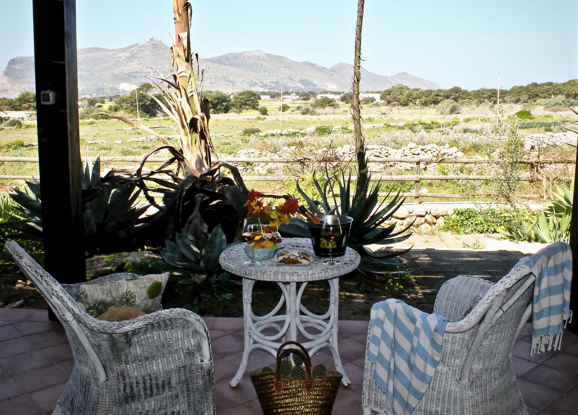 Il Giardino Delle Aloe Guest House Фавиняна Екстериор снимка