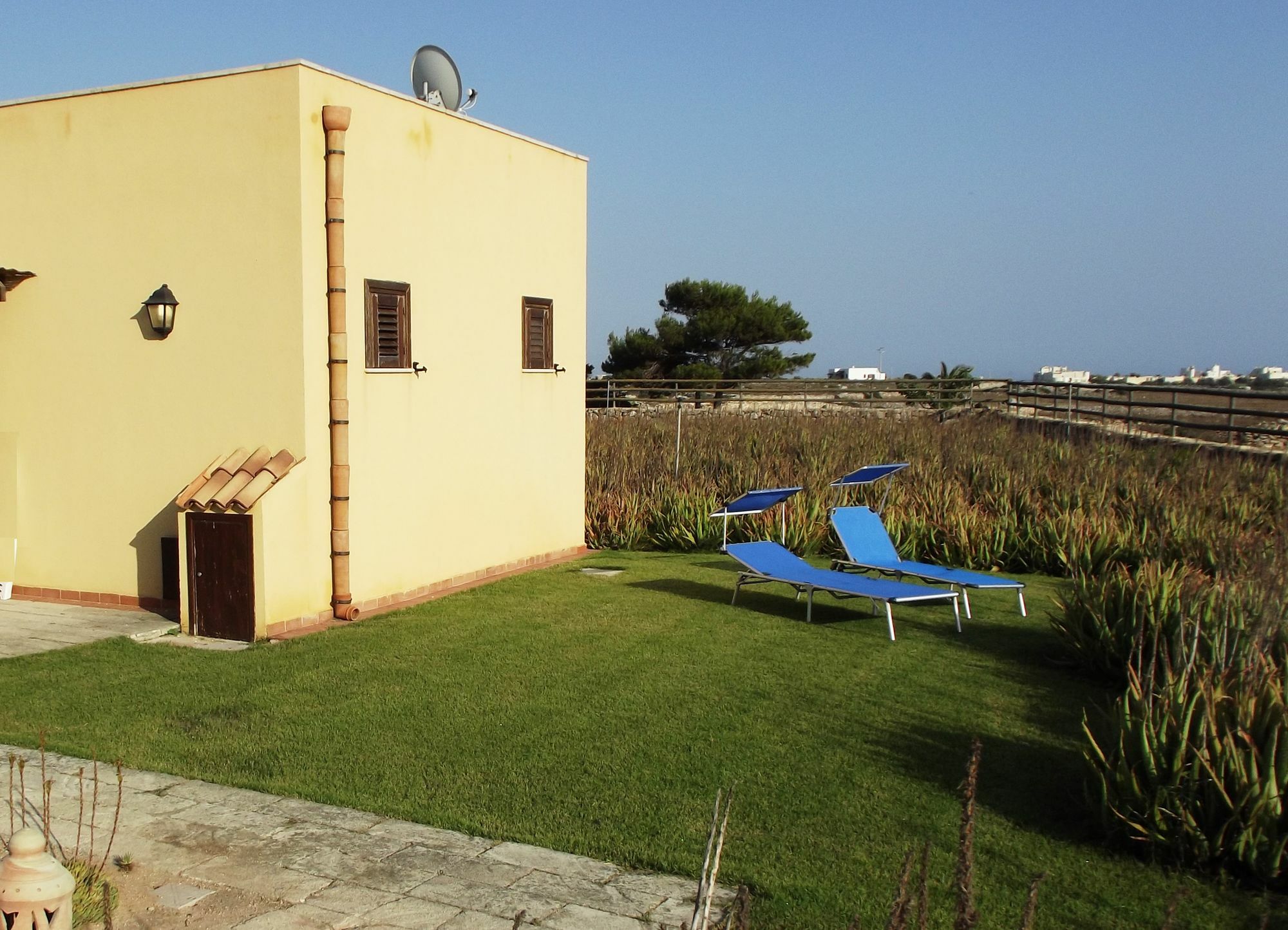 Il Giardino Delle Aloe Guest House Фавиняна Екстериор снимка